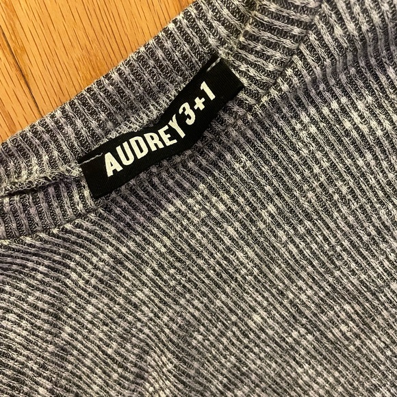 Gray Ribbed Cropped Long Sleeve Top Size Small - Picture 2 of 4